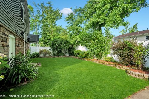 61 Venice Dr, Bricktown NJ  08723-6976 exterior