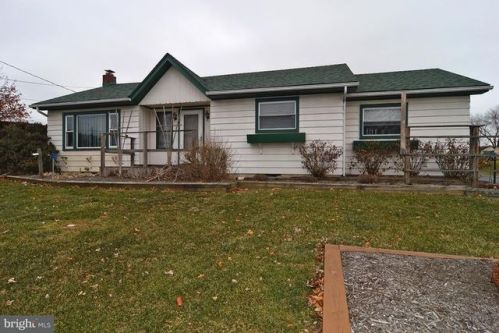 413 Indian Manor Dr, Dauberville, PA 19533-8604