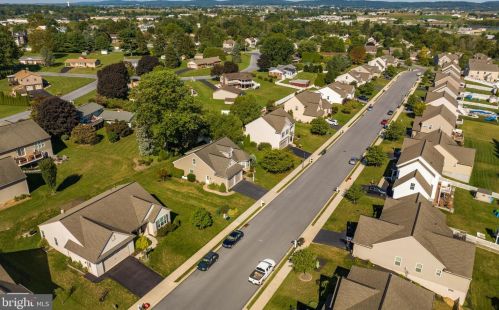 25 Summerlyn Dr, Ephrata PA  17522-9331 exterior