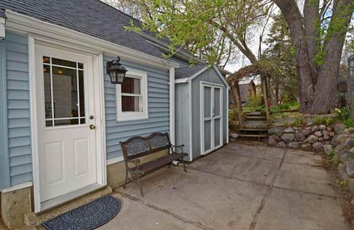 5228 Langlois St, Madison, WI 53705-2702