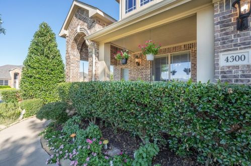 4300 Meadow Bend Ct, Midlothian, TX 76063-8694