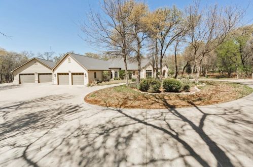 122 Forest Creek Cir, Weatherford, TX 76088-7633