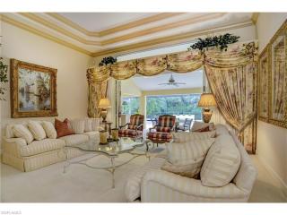 687 Ardmore Ln, Naples, FL 34108-8563
