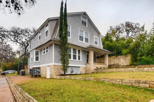 810 32nd St, Austin, TX 78705-2157