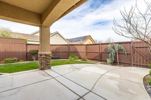 1786 Cornerstone Dr, Ripon CA  95366-9493 exterior