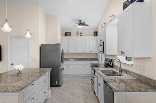 12602 Hunters Ridge Dr, Bonita Springs, FL 34135-3432