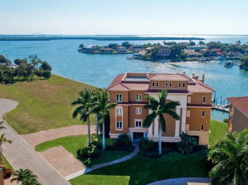 44 Bayview Ct, Saint Petersburg, FL 33711-5103