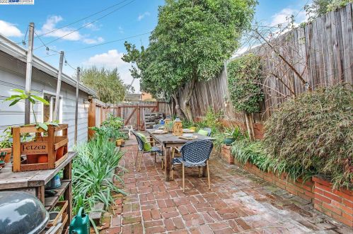 1320 Sandelin Ct, San Leandro CA  94577-3950 exterior