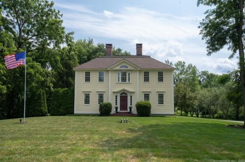 1688 Main St, Wapping, CT 06074-1011