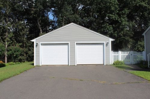 47 Barbara St, Montgomery, MA 01085-1201