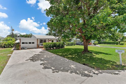 2317 Wallen Dr, West Palm Beach, FL 33410-2558