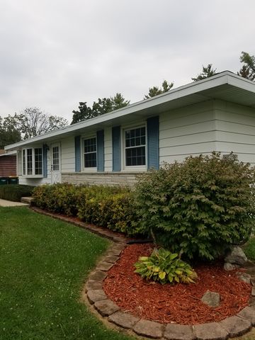 659 Center St, Juneau, WI 53039-1333