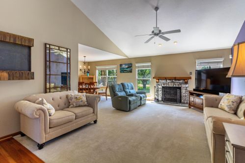 8203 Blacks Rd, Pataskala, OH 43062-8940