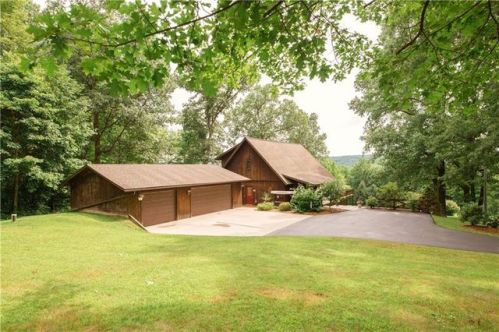 117 Greenville Rd, Greenville, PA 16125-3231