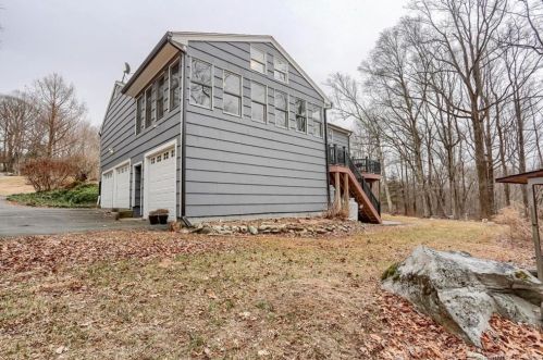 8 Thunder Ridge Rd, Sandy Hook CT  06482-1643 exterior
