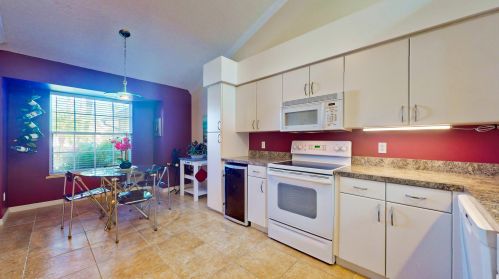 529 6th St, Vero Beach, FL 32962-1687