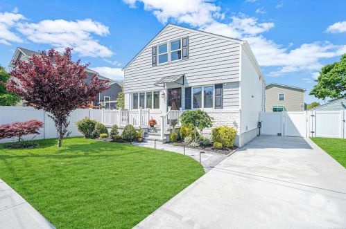 1 Evans St, East Rockaway, NY 11518-2625
