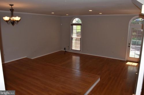 7352 Hidden Knolls Ct, Springfield VA  22153-1911 exterior