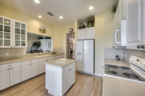 9581 Cypress Hammock Cir, Bonita Springs, FL 34135-2097