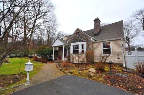 1 Maplewood Rd, Hartsdale NY  10530-1627 exterior