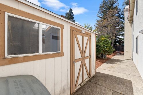 186 Baurer Cir, Folsom CA  95630-6786 exterior