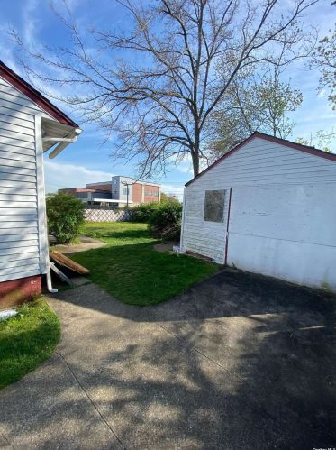 1 Floral Dr, Amityville NY  11701-1608 exterior