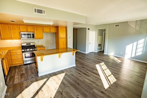 628 Green River St, Oxnard CA  93036-5318 exterior