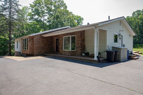 221 Burrs Ln, Huntington Station, NY 11746-6022