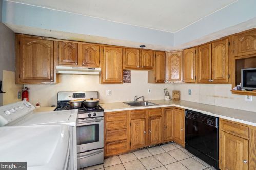 8736 Orchard Ave, Camden NJ  08109-3840 exterior