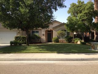 1129 Pebble Dr, Hanford CA  93230-8512 exterior