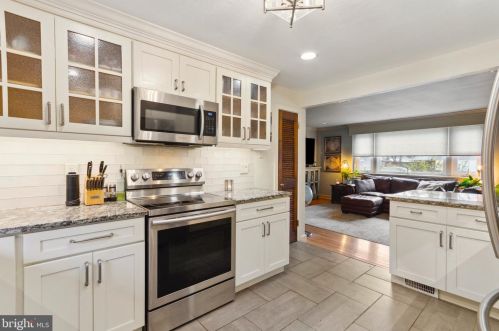 218 Laurel Ln, Collegeville, PA 19426-4705