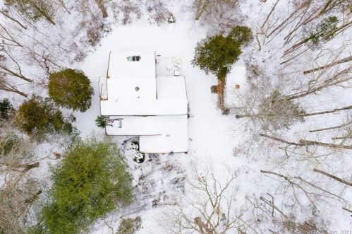 24 King James Dr, East Lyme, CT 06333-1016