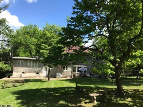 41 Hamilton Ter, Berkeley Heights NJ  07922-2054 exterior