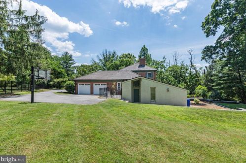 213 Constitution Dr, Princeton NJ  08540-6711 exterior