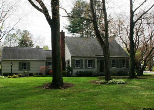 3 Saybrook Dr, Bethlehem Center, NY 12077-3060