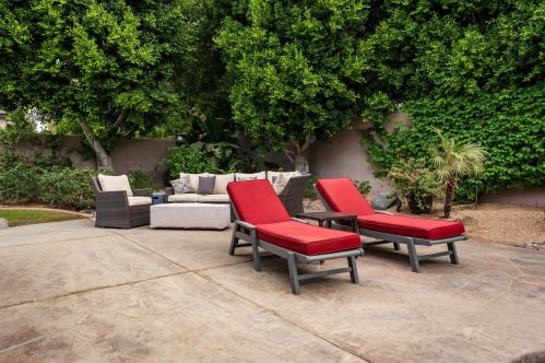 8 King Edward Ct, Rancho Mirage CA  92270-1621 exterior