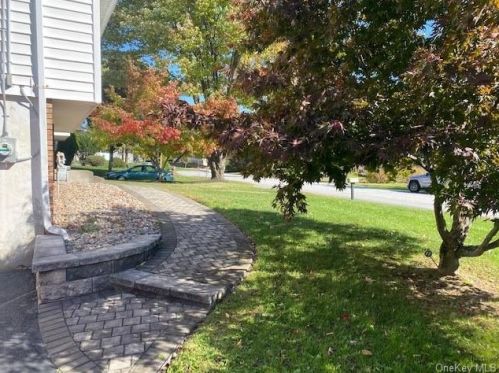 11 Laddie Rd, Middletown, NY 10941-1707