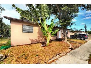 6801 Sheridan St, Hollywood FL  33024-3942 exterior