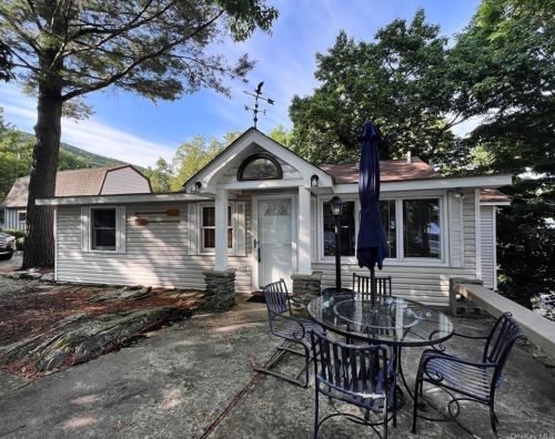 4 Wilderness Dr, Greenwood Lake, NY 10925-4023
