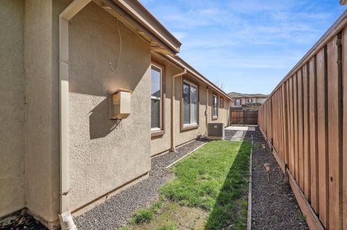 767 Red Barn Pl, Lathrop CA  95330-8975 exterior