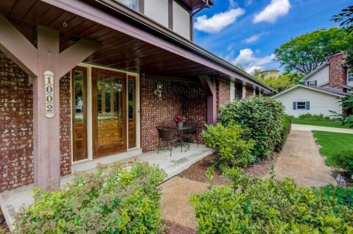 1002 Towerside Ct, Oconomowoc, WI 53066-3926