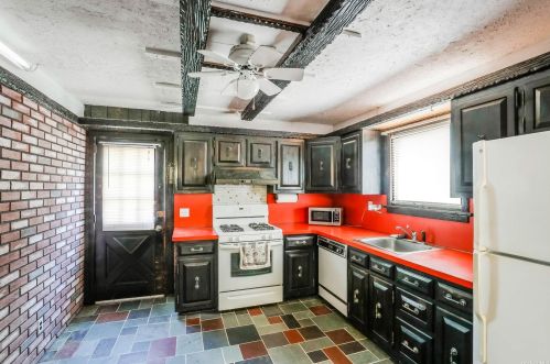 19 Sprucewood Rd, Babylon NY  11704-7812 exterior