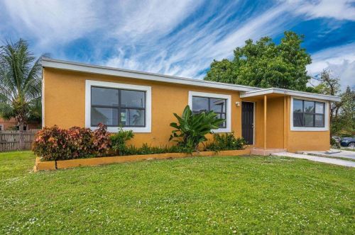 3105 Ocean Pkwy, Boynton Beach FL  33435-1652 exterior