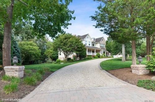 8 Silver Beech Ln, Baiting Hollow, NY 11933-1215