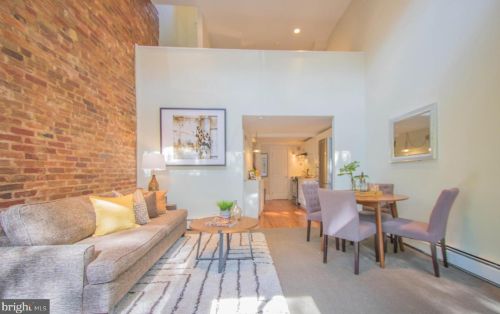 109 8th St, Washington, DC 20003-1330