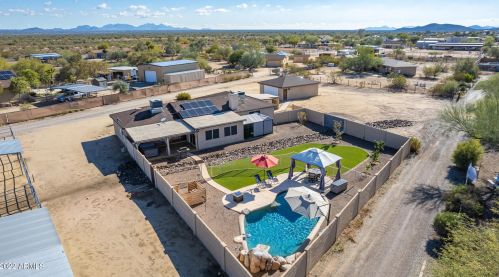 1503 Cloud Rd, Phoenix, AZ 85086-9232