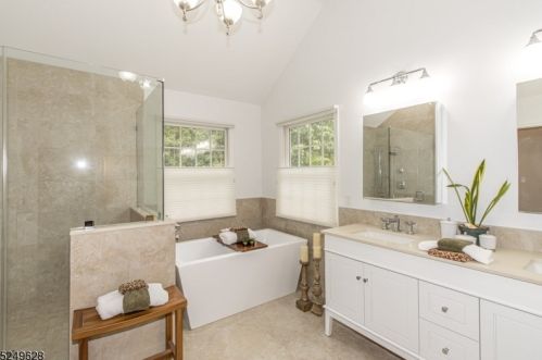 11 Autumn Dr, Scotch Plains NJ  07076-2431 exterior