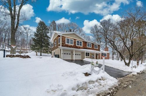 2 Prince Ln, Mahopac, NY 10541-4430