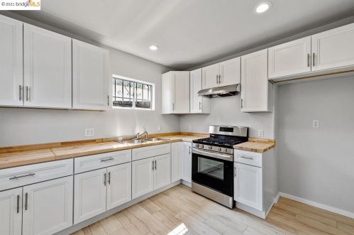 319 Foothill Blvd, Oakland CA  94606-2322 exterior