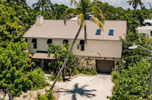 2631 Gulfview Dr, Naples FL  34112-5829 exterior